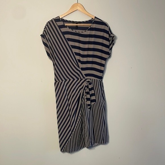 BCBGMaxAzria Giovanna Silk Striped Dress Medium - Picture 3 of 10